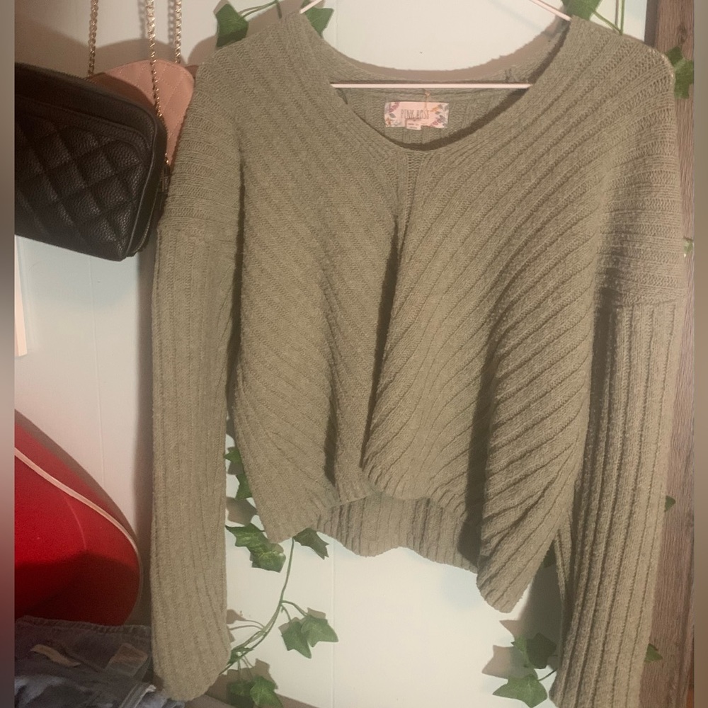 Women’s Small Pink Rose Sweater